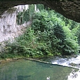 Blick aus der Höhle der Lison-Quelle