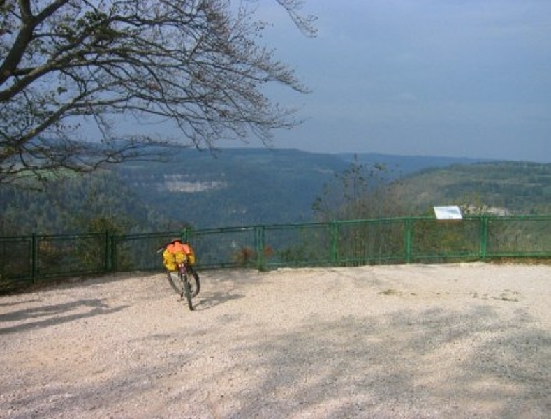 Zur Roche du Prêtre und nach Bonnétage velowandern.ch