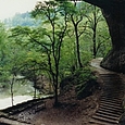 Blick aus der Höhle der Lison-Quelle