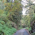 steile Strasse von St-Sulpice Richtung Les Verrières