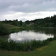 der Étang du Moulin mit Hotel