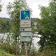 Wegweiser beim Radweg E6 vor dem Doubs