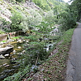 Strasse entlang der Areuse