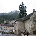 die Burg Belin bei Salins-les-Bains (oben)